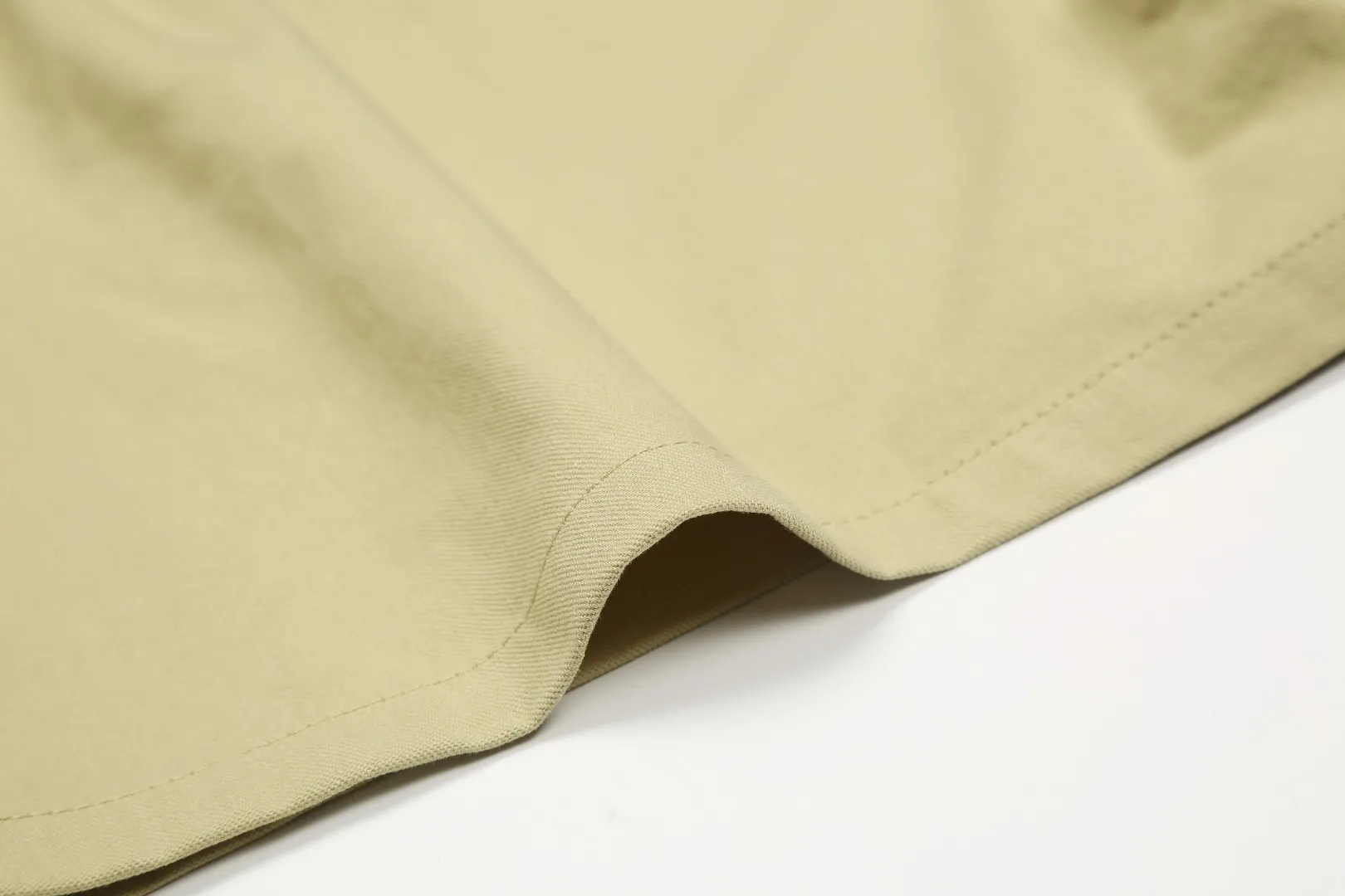 P146 White background picture [popular in summer] Style number: 25051# Color: black/navy blue/khaki/off-white/matte pink Size: S to 100% restoration of workmanship, fake placket design with front waves, double stitched lines covering the independent waistband, 0.6 thread pressure for the whole garment ✅ - RL/women's classic drawstring cotton shorts, super long and wide-leg style, the upper body does not stick to the legs, breathable and cool, drawstring elastic waist, easy to wear and match, all shirts and short-sleeved suits are good-looking. If you like the lazy style, you must buy the refreshing commuting OOTD, practical and full, a must-have item for the summer wardrobe, clean and refreshing